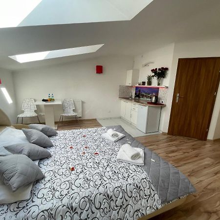 Hotelik Gold Raszyn Kültér fotó