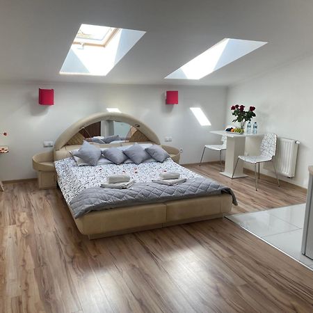 Hotelik Gold Raszyn Kültér fotó