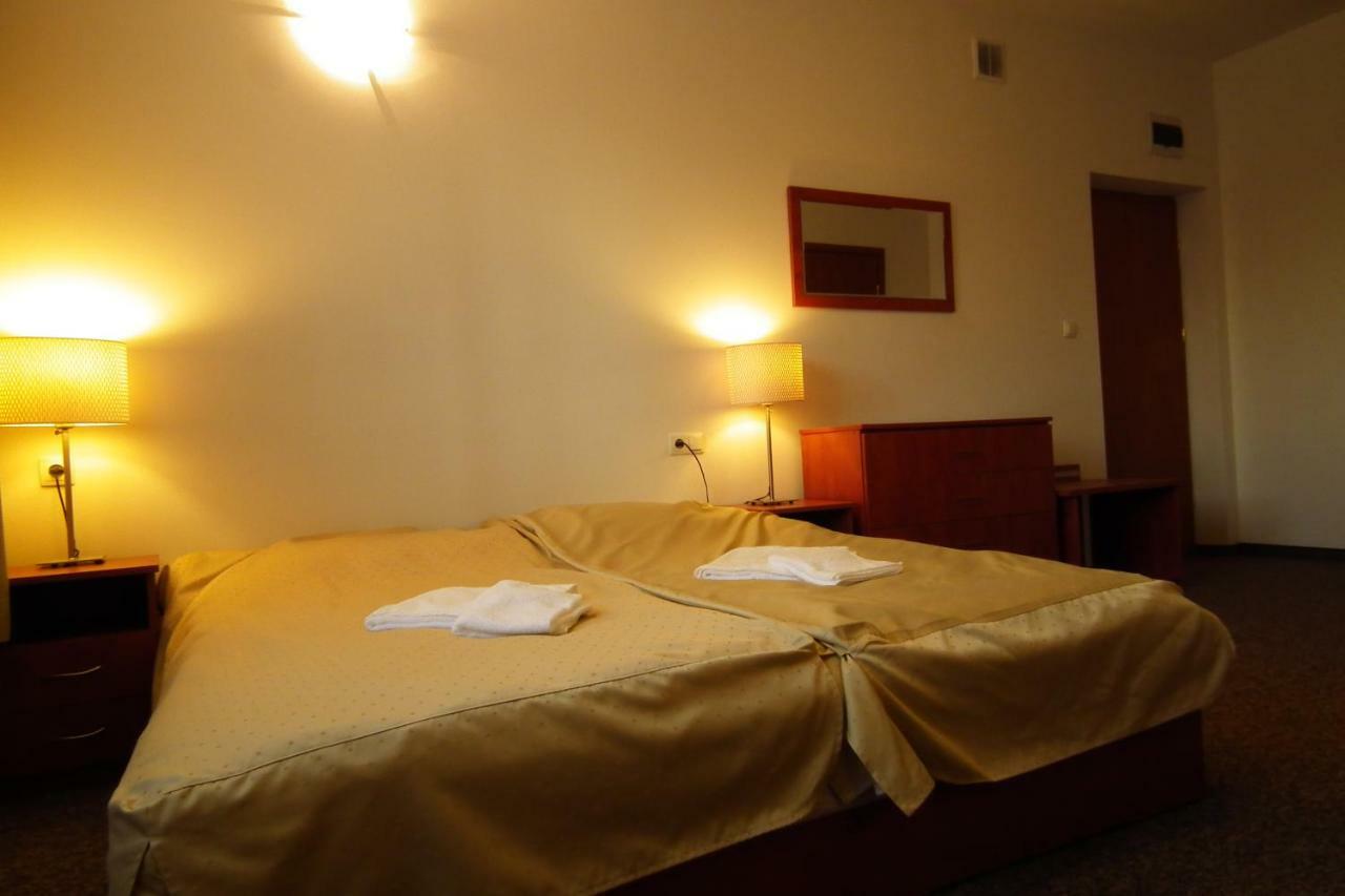 Hotelik Gold Raszyn Kültér fotó